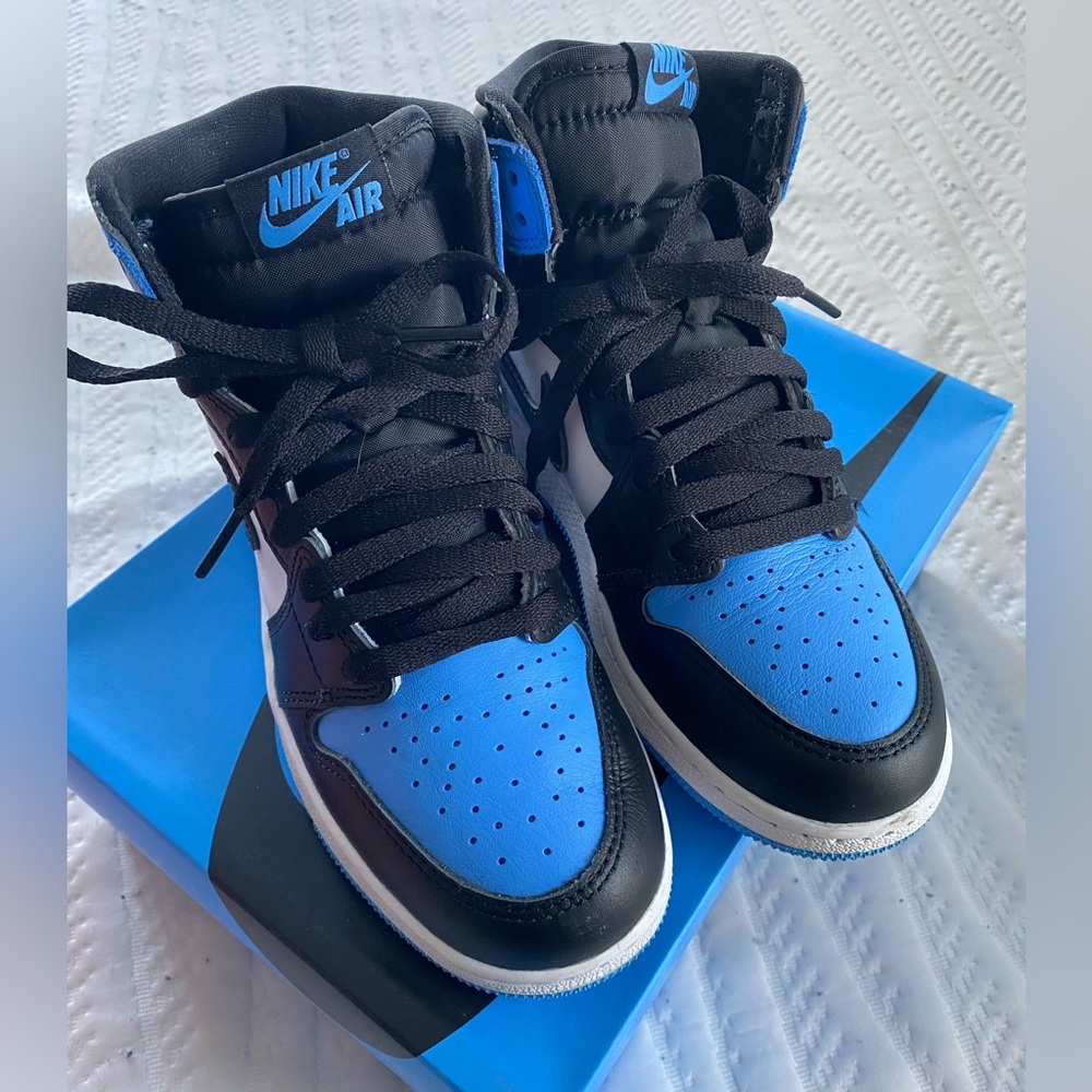 Nike Air Jordan 1 Retro High OG UNC